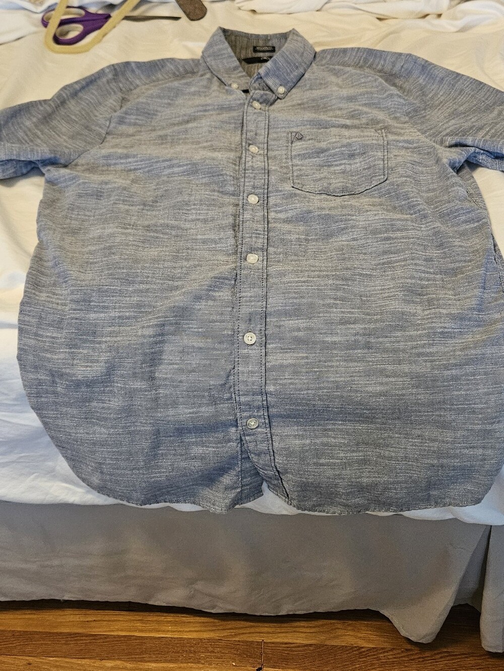 Men's Heathered Blue Short Sleeved modern fit shirt Size M